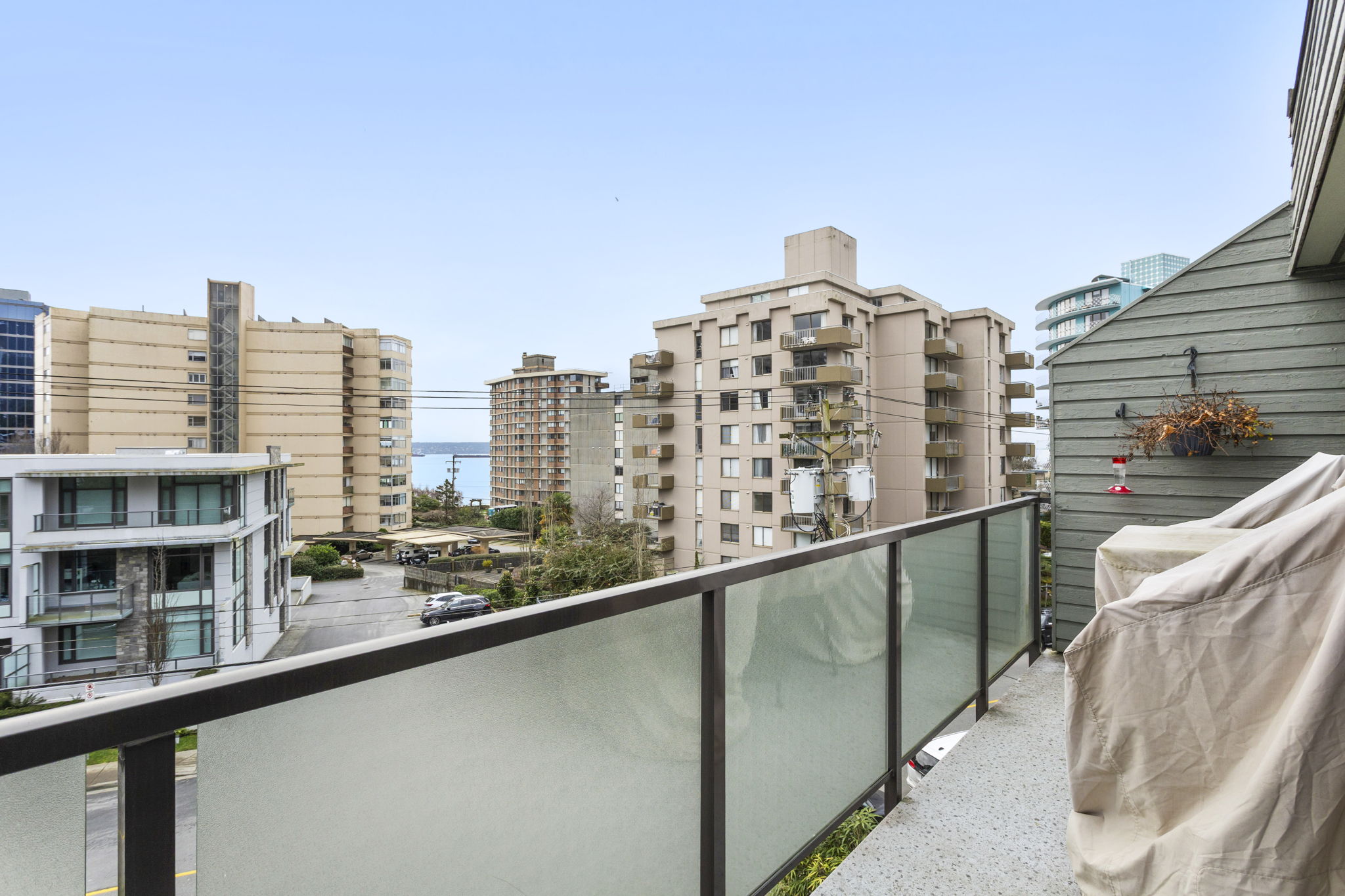 #403 - 2119 Bellevue Avenue